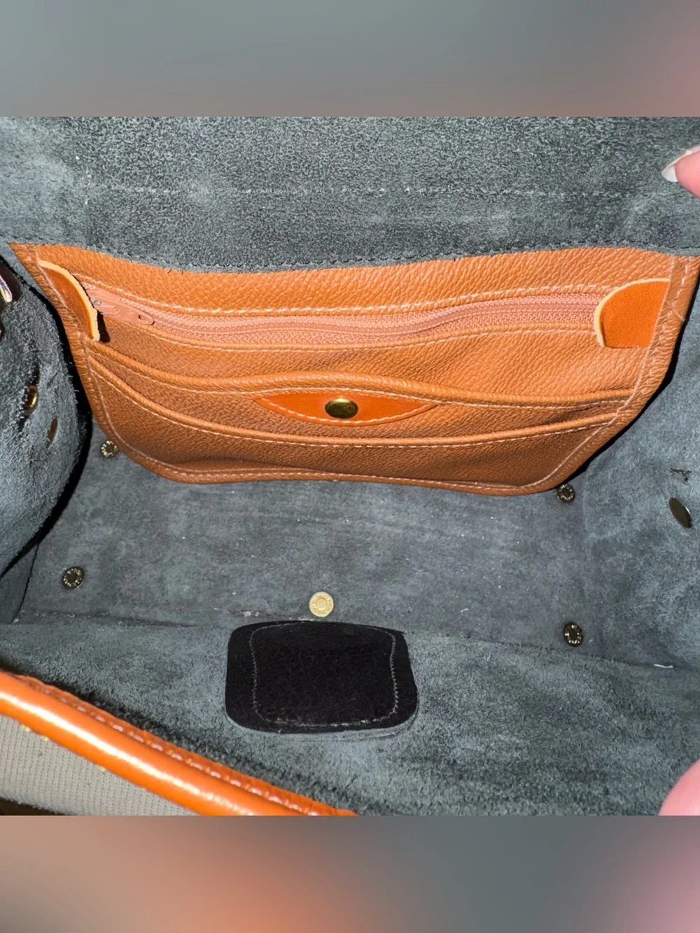 Vintage Dooney & Bourke All-Weather Leather (AWL) Arrowhead Essex Crossbody Bag.